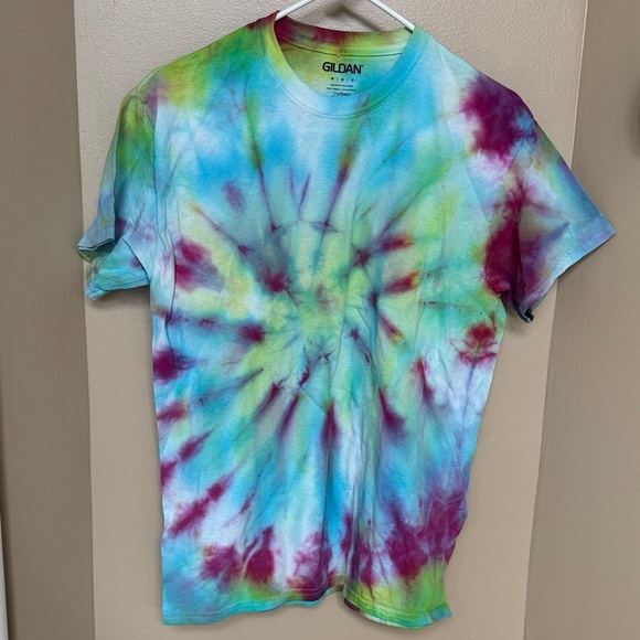 Gildan Tops - Gildan Blue Green Purple Tie-Dye Spiral T-Shirt size medium good condition